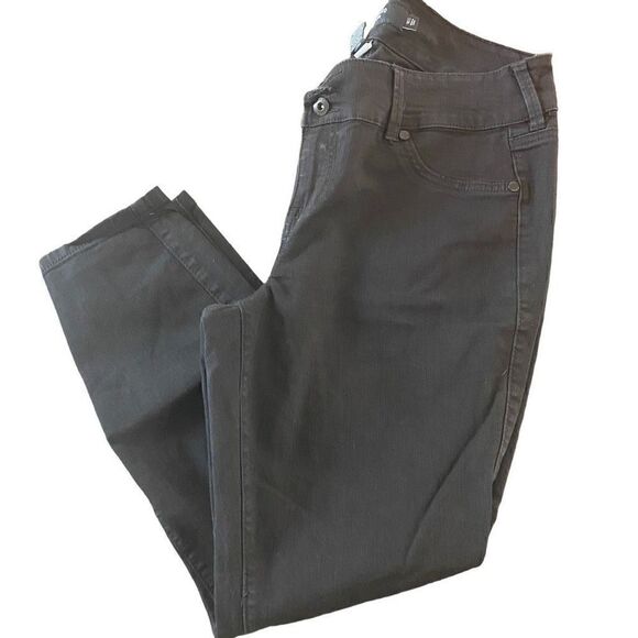 Torrid black distressed 16 short jeans ankle - Picture 2 of 8